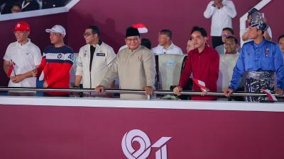 Presiden Prabowo Subianto saat menyaksikan Karnaval Malam Merdeka - Foto: Humas Kementerian UMKM -
