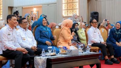 Gubernur Banten Andra Soni dan Ketua TP PKK Banten Tinawati Andra Soni saat menghadiri Puncak Peringatan HKG ke-54 di Pendopo Gubernur Banten, KP3B, Rabu (16/9/2026). - Biro Adpimpro Banten -