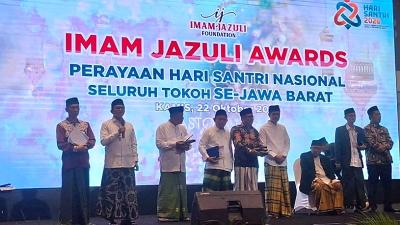 Pertemuan 1.000 Tokoh Pesantren se-Jawa Barat yang digelar Imam Jazuli Foundation di Ballroom Hotel Aston Cirebon, Kamis (22/10/2026). - Humas DPR -