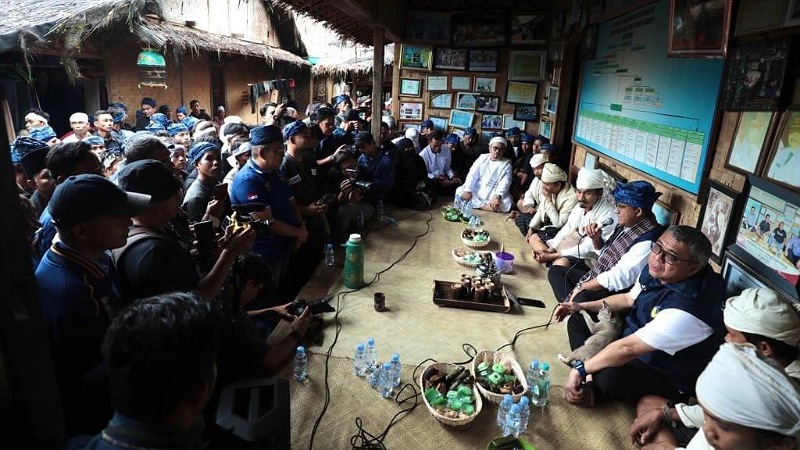 Kunjungan Calon Gubernur Banten Anies Baswedan ke desa Ciboleger, Lebak, Banten/Iat