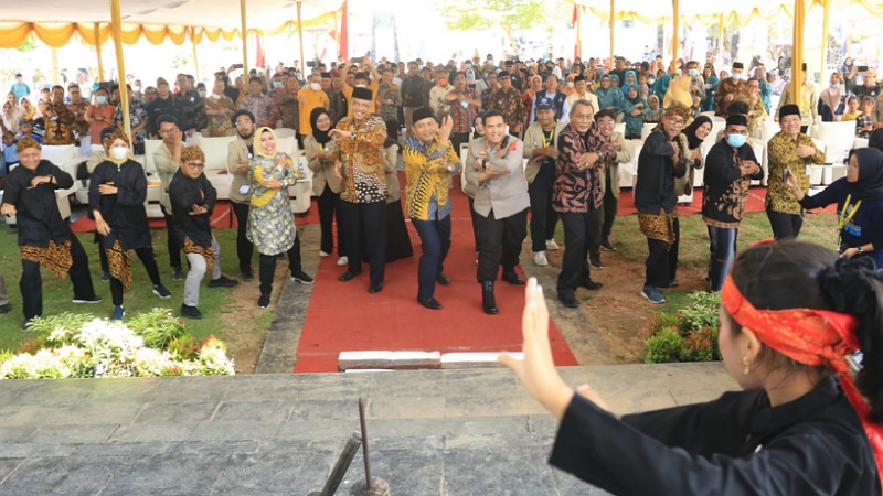 Silat jurus kaserangan meramaikan festival Tanara/Ist