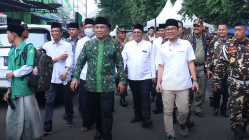 KH Cholil Staquf atau Gus Yahya bersama jajaran PBNU meninjau persiapan Resepsi Puncak 1 Abad NU di Gelora Delta Sidoarjo, Jawa Timur, Minggu, 5 Februari 2023.-nu.or.id-