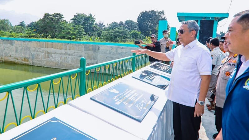 Walikota Tangsel, Benyamin Davnie meresmikan Tandon Kampung Bulak/IST