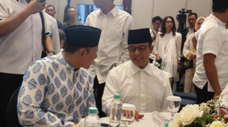 Bakal calon Presiden dari Koalisi Perubahan Anies Baswedan saat berbincang dengan Ketum Partai Demikrat Agus Harimurti Yudhoyono (AHY) di acara Bukber di Nasdem Tower, Sabtu 25 Maret 2023/Repro