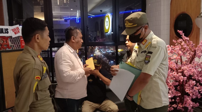 Satpol PP Kabupaten Tangerang memberikan peringatan kepada tempat hiburan malam yang masih beroperasi selama bulan Ramadhan/Repro