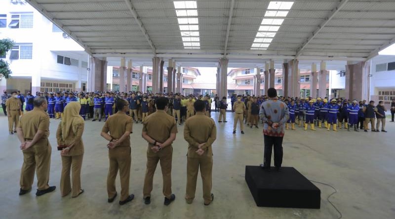 Walikota Tangerang Arief Wismansyah memberikan arahan dalam apel pegawai PUPR di Selasar Pusat Pemerintahan (Puspem) Kota Tangerang, Selasa (14/3)/Repro.