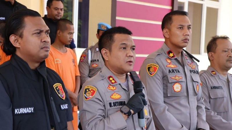 Kapolres Lebak AKBP Wiwin Setiawan dalam press conference pengungkapan kasus tindak kejahatan jalanan selama Ramadhan 1444 H. (Foto: Bidhumas)