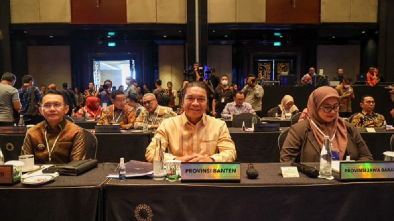 Penjabat (Pj) Gubernur Banten Al Muktabar saat mengikuti Rapat Umum Pemegang Saham Luar Biasa Tahun 2023 PT Bank Pembangunan Daerah Jawa Barat dan Banten Tbk. (Foto: Dok Pemprov)