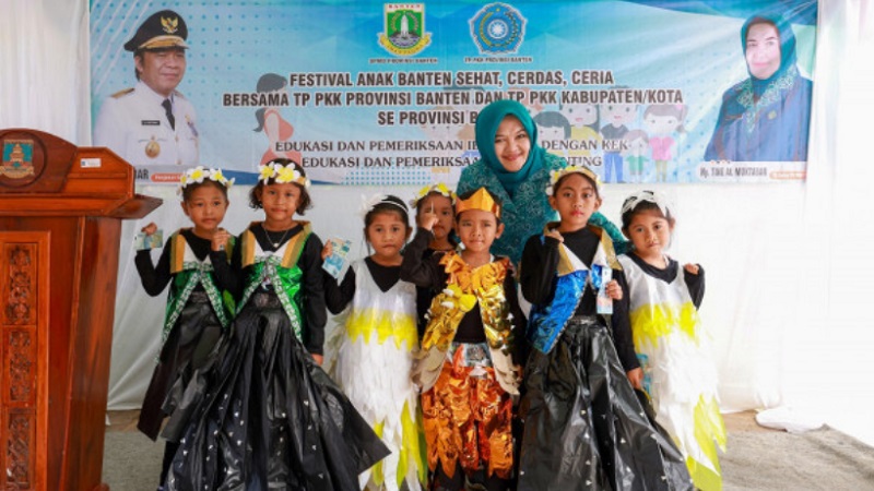 Pj TP PKK Provinsi Banten Tine Al Muktabar di acara Festival Anak Banten Sehat Cerdas Ceria. (Foto: Dok Pemprov)