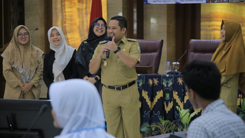 Walikota Tangerag Arief Wismansyah saat menyapa para siswa peserta seleksi Duta Anak tahap 1 Kota Tangerang. (Foto: Dok Pemkot)