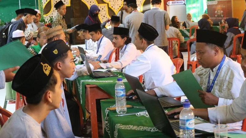 Para santri peserta MQKN saat tiba di Pondok Pesantren Sunan Drajat, Lamongan, Jawa Timur. (Foto: Kemeag)