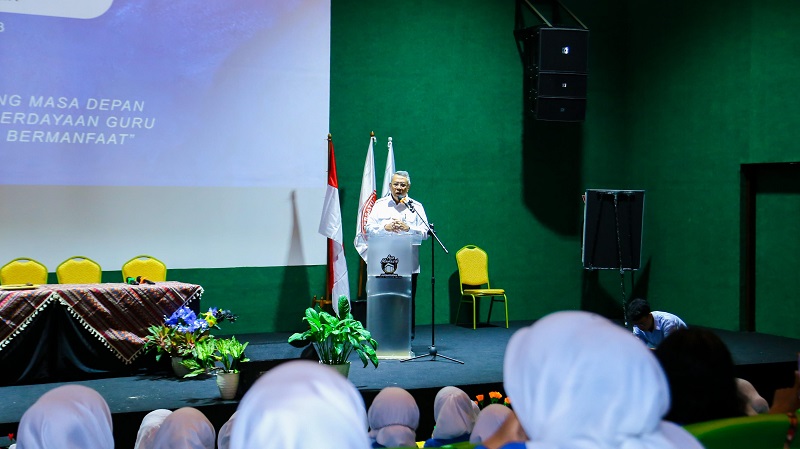 Walikota Tangerang Selatan Benyamin Davnie saat membuka Konferensi III IGTKI-PGRI. (Foto: Dok Pemkot)