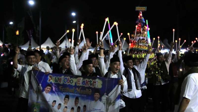 Pawai obor elektrik dan gunungan memeriahkan peringatan Maulid Nabi Muhammad SAW di Kota Tangerang, (Foto: Dok Pemkot)