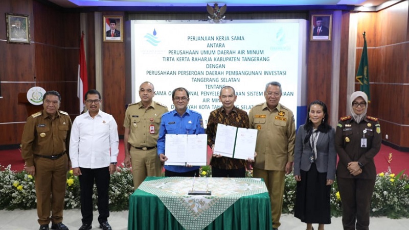 Perjanjian kerjasama pemenuhan air bersih di Tangsel antara PDAM TKR dengan PTn PITS. (Foto: Dok Pemkab)