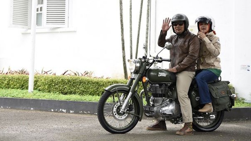 Gubernur Jabar Ridwan Kamil dan istri dalam satu kesempatan. (Foto: Net)