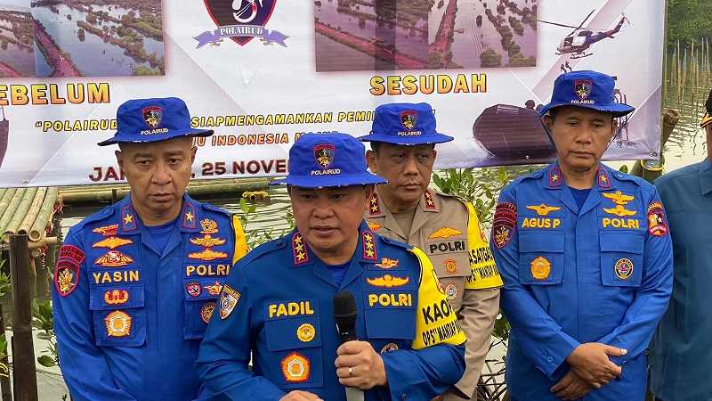 Kabaharkam Polri Komjen Pol Mohammad Fadil Imran memberikan keterangan terkait penanaman mangrove. (Foto: Humas Polri)