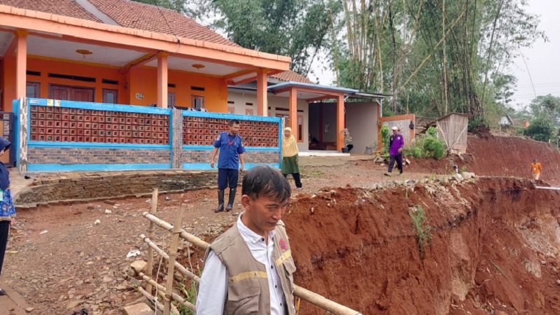 Longsor di Kelurahan Kadu Agung, Kecamatan Tigaraksa, Kabupaten Tangerang. (Foto: Dok Pemkab)