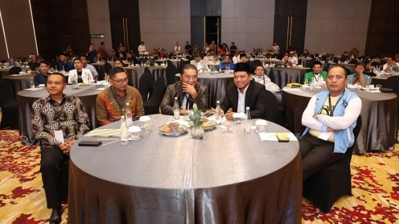 Pj Gubernur Banten Al Muktabar nobar Debat Cawapres yang diselenggarakan KPU Banten. (Foto: Dok Pemprov)