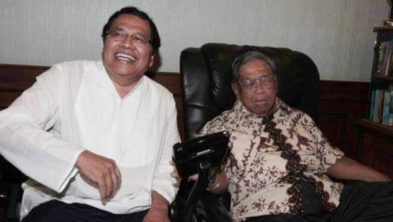 PROFIL dan perjalanan karier Rizal Ramli, mantan Menteri Keuangan yang kritis pada pemerintah. Foto: Rizal Ramli bersama Gus Dur.-Istimewa-