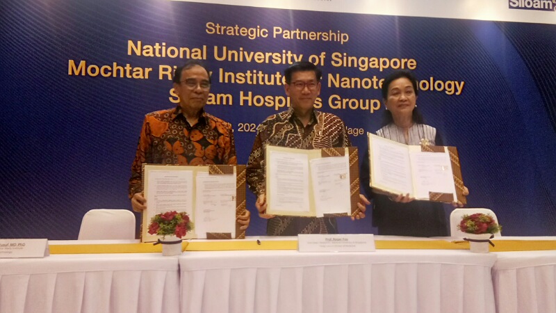 Grup RS Siloam, National University of Singapore (NUS) Yong Loo Lin School of Medicine, dan Mochtar Riady Institute for Nanotechnology (MRIN) sepakat berkolaborasi majukan penelitian penyakit kardiovaskular. Foto: Lani