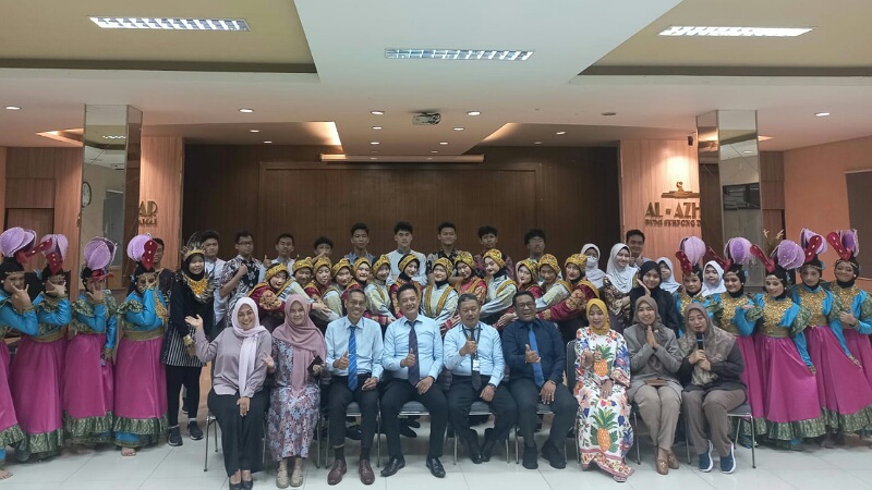 Tour Eropa SMA Islam Al Azhar BSD dalam misi budaya dan studi banding ke Universitas ternama. Foto: Lani