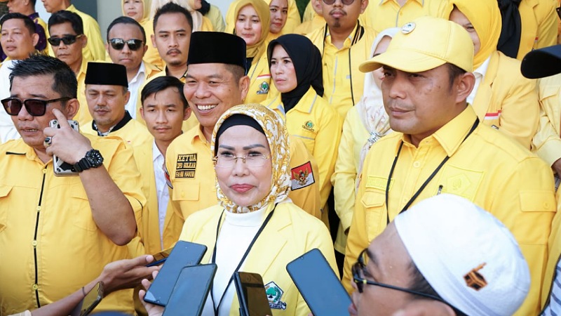 Ketua DPD Golkar Provinsi Banten Ratu Tatu Chasanah saat memberikan keterangan pers. (Foto: AMR/RMB