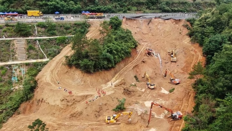 Tol Meizhou menuju Xiamen yang longsor.--