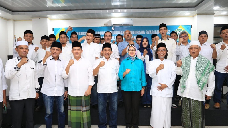 Forum Komunikasi Pengusaha Syariah (FKPS) mendeklarasikan dukungan untuk Airin Rachmi Diany di Pilgub Banten dan Fitron Cabup Pandeglang. (Foto: Ist/RMB)