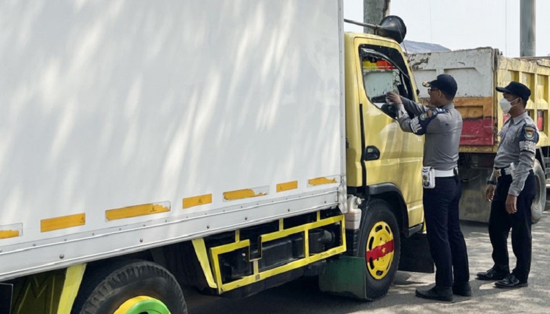 Dishub Kabupaten Tangerang gelar operasi angjutan barang dan orang. (Foto: Dok Pemkab)