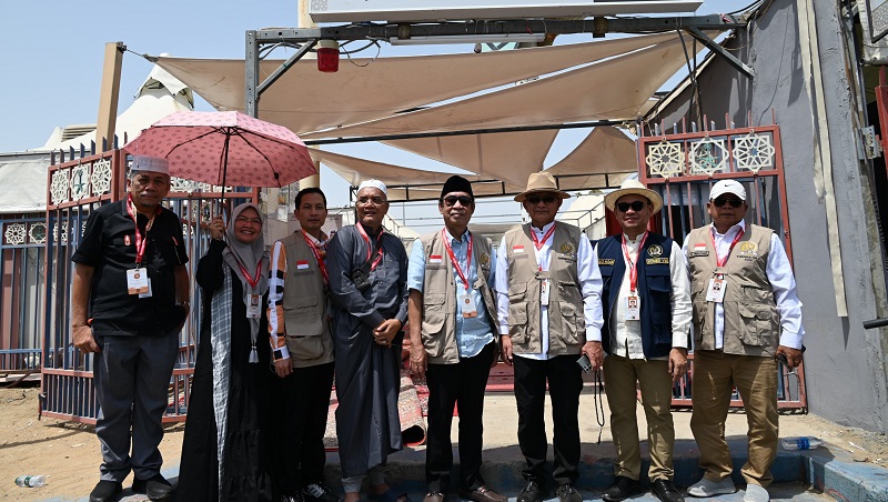 Timwas Haji DPR RI saat inspeksi Tenda Jemaah di Arafah. (Foto: Dok DPR)