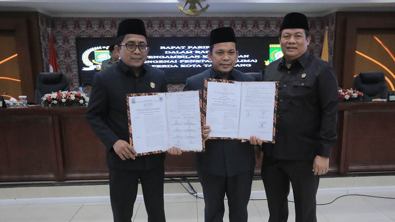 DPRD Kota Tangerang mengesahkan 5 Raperda yang diajukan Pemkot jadi Perda. (Foto: Dok Pemkot)