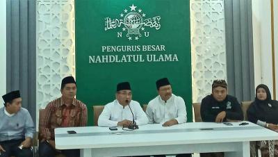 Pengurus PBNU saat memberikan keterangan pers terkait pertemuan lima aktivis NU bersama Presiden Israel.---