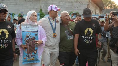 Peraih medali emas Olimpiade Paris, Rizki Juniansyah disambut meriah. Foto: IST