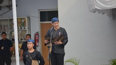 Mendikbudristek Nadiem Makarim di SMAN 1 Rangkasbitung, Sabtu 17 Agustus 2024. [Foto: Ist/RMB]