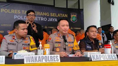 Kapolres Tangerang Selatan, AKBP Victor Inkiriwang (tengah). [Foto: Dok. Disway]