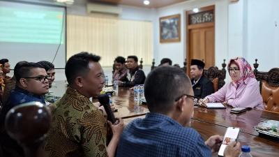 Bakal caon Gubernur Banten Airin Rachmi Diany mendapat dukungan dari organisasi KAUM Banten. [Foto: AMR/RMB]