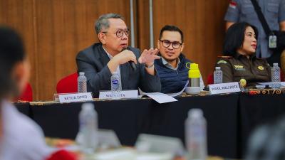 Walikota Tangsel, Benyamin Davnie didampingi Wakilnya Pilar Saga Ichsan saat Rapat Forum Komunikasi Pimpinan Daerah (Forkopimda) Tangsel. [Foto: Dok Pemkot]