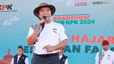 Pj Gubernur Banten Al Muktabar saat menutup Roadshow Bis KPK 2024 di Provinisi Banten. [Foto: Adpimpro Setda Provinsi Banten]