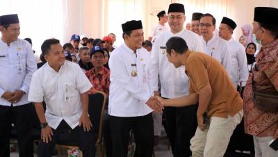 Pj Walikota Tangerang Nurdin melakukan dialog dengan RT-RW di Kota Tangerang dalam rangka menampung usulan dan persoalan kewilayahan. [Foto: Dok Pemkot]