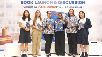 Peluncuran buku 'STEAM Adventures' karya siswa-siswi Sampoerna Academy. Foto: Istimewa