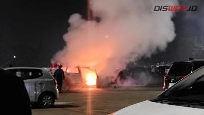 Mobil hangus terbakar di IMOS 2024, ICE BSD. [Foto: Disway]