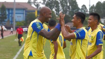 Kesebelasan Persikota sukses membenamkan tamunya Dejan Fc dalam lanjutan Liga 2 , di Stadion Benteng Reborn, Minggu (13/10). [Foto: Dok Pemkot]