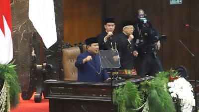 Presiden Prabowo Subianto menyampaikan pidato perdananya usai mengucapkan sumpah pelantikan Presiden RI. [Foto: Repro/RM]