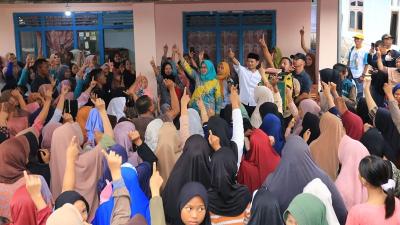 Calon gubernur Banten Airin Rachmi Diany mengaku telah menyiapkan secara khusus program untuk nelayan dan teknologi kelautan. [Foto" AMR/RMN]