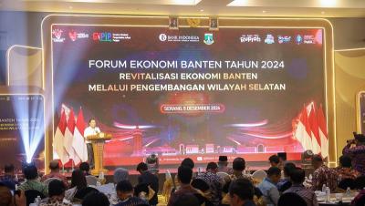 Pj Gubernur Banten Al Muktabar saat memberikan sambutan dalam acara Forum Ekonmi Banten 2024. [Foto: Adpimpro Setda Banten/RMB]