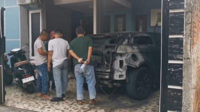 Mobil milik Adi Candra,  warga Gang-Al Hidayah 2, Cipadu, Larangan, Kota Tangerang dibakar orang tak dikenal (OTK). [Foto: Disway/RMN]