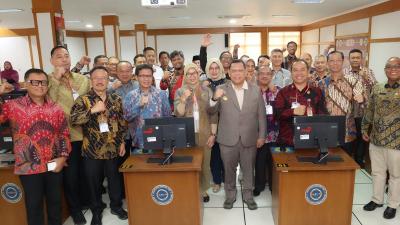 Pj Gubernur Banten Ucok A Damenta saat meninjau penilaian kompetensi JPT Pratama lingkungan Pemerintah Provinsi Banten di Bandung. [Foto: Adpimpro Setda Banten/RMN]