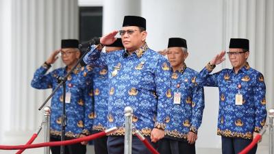 Pj Gubernur Banten A Damenta memimpin Apel terakhir jelang berakhirnya masa tugasnya. [Foto: Dok Adpimpro Setda Banten]