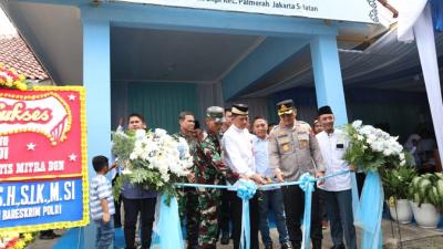 Pj Bupati Tangerang Andi Ony meresmikan Dapur Gizi Makan Gratis untuk Siswa SD di Desa Sodong, Tangerang. [Foto: Dok Pemkab Tangernag]