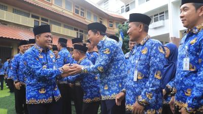 Pj Walikota Tangerang Nurdin berpamitan untuk tugasnya yang sudah selesai dilaksanakan. [Foto: Dok Pemkot Tangerang]